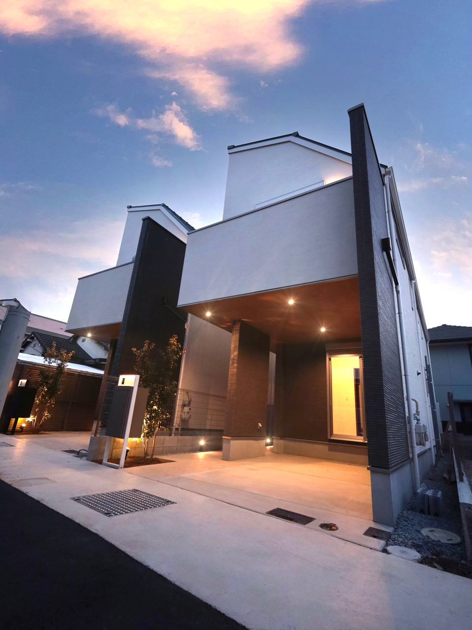 勾配天井×ロフトで縦にのびやかな家