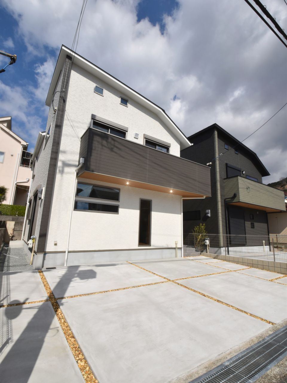 陽の光に包まれる家