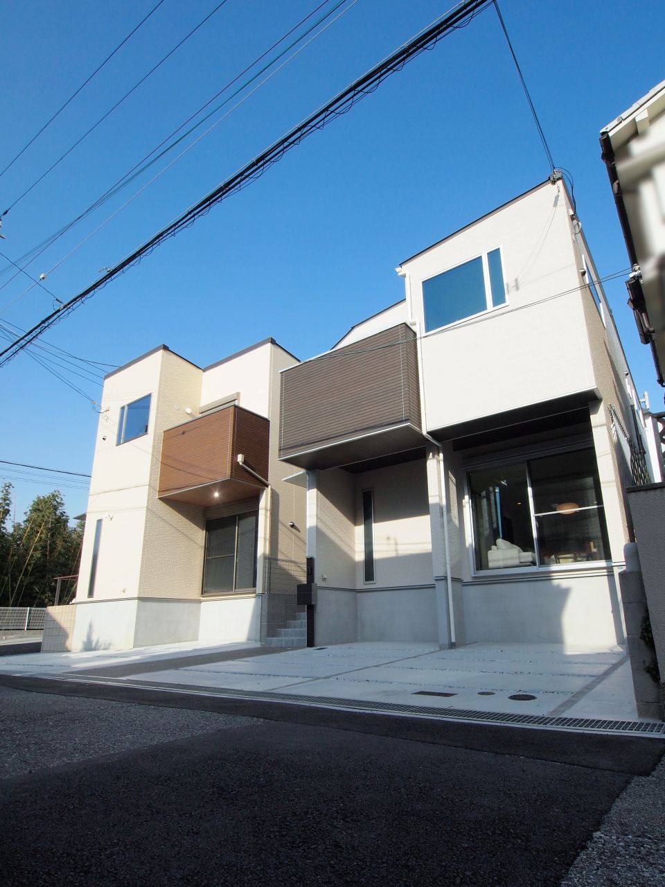 豊かな自然の中でまどろむ家