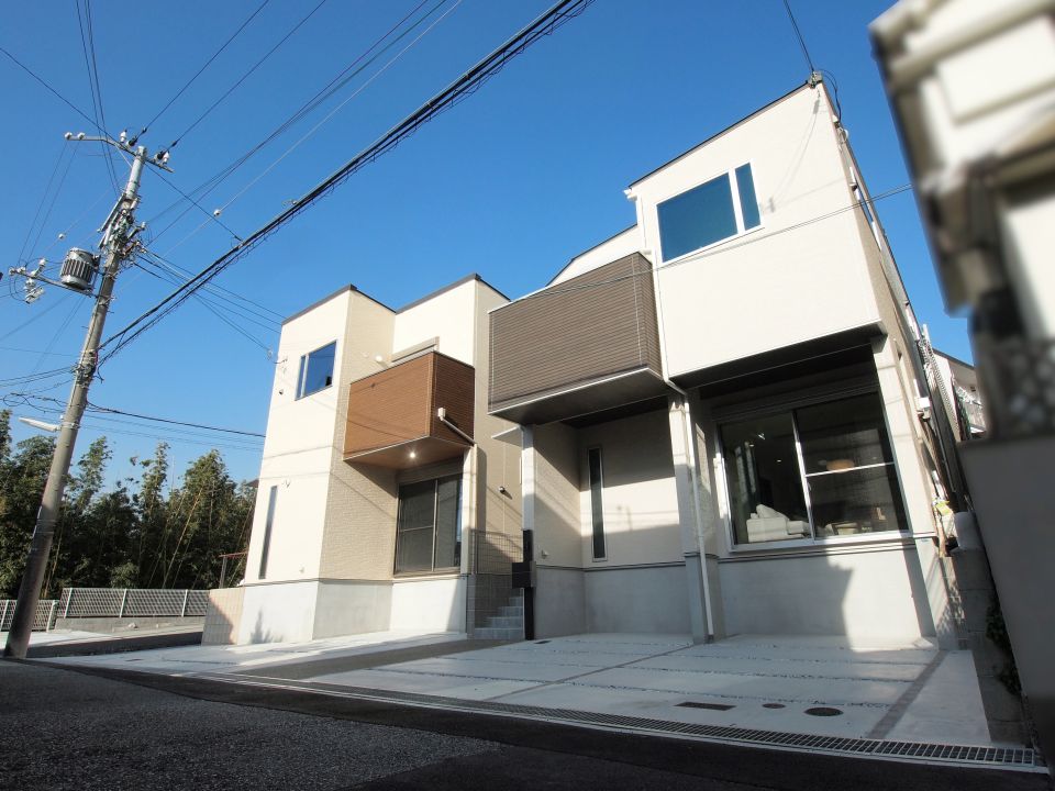 豊かな自然の中でまどろむ家